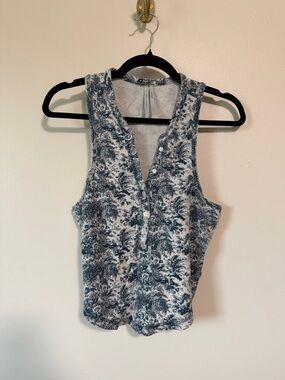 Toile blue and white By Anthropologie Printed Henley Racer back Tank size Medium